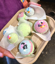 Load image into Gallery viewer, Kid's Rainbow Bath Bomb Parties - 10 guests - Please contact to see if your required date & time is available. 🥳🎂🎉
