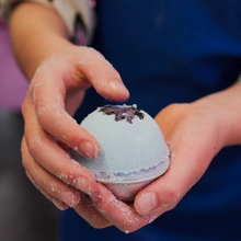 Load image into Gallery viewer, Kid's Rainbow Bath Bomb Parties - 10 guests - Please contact to see if your required date & time is available. 🥳🎂🎉