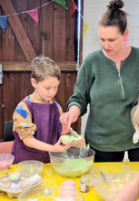 Load image into Gallery viewer, FAMILY SOY CANDLE &amp; BATH BOMBS WORKSHOP - Saturday 25th January at 10.00 am
