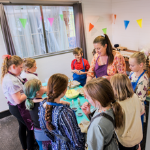 Load image into Gallery viewer, Kid&#39;s Rainbow Bath Bomb Parties - Please contact to see if your required date &amp; time is available.  🥳🎂🎉
